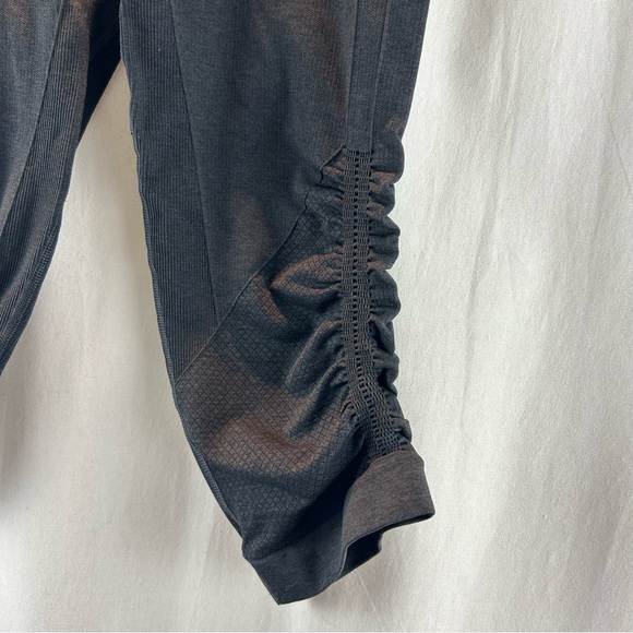 Lululemon Awakening Crop Dark Grey Size 6 - Picture 4 of 7